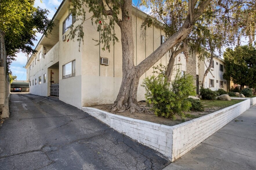 8750 Owensmouth Ave, Canoga Park, CA for sale - Building Photo - Image 3 of 14