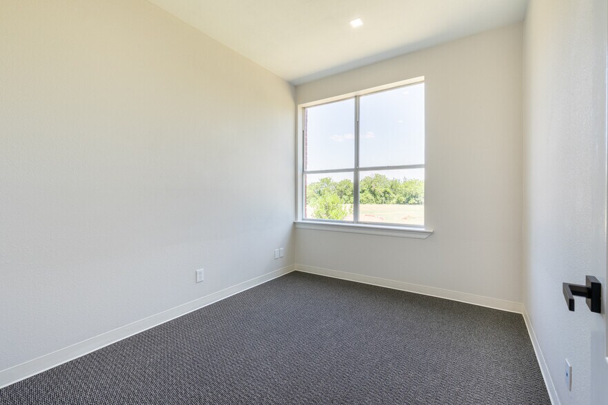 1307 W Abram St, Arlington, TX à louer - Photo du bâtiment - Image 3 de 21