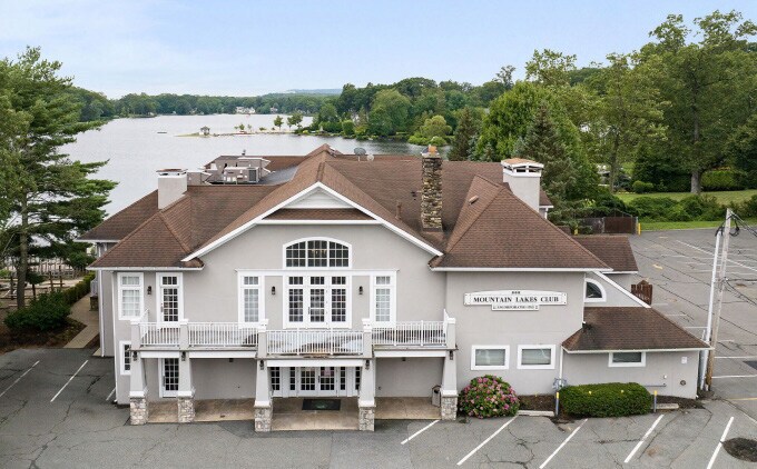 18 Lake Dr, Mountain Lakes, NJ à louer - Photo du bâtiment - Image 2 de 15
