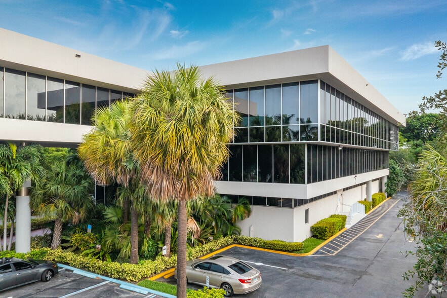 6067 Hollywood Blvd, Hollywood, FL à louer - Photo du bâtiment - Image 3 de 23
