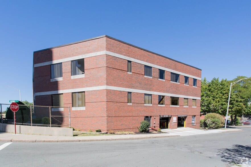 110 Florence St, Malden, MA à louer - Photo du bâtiment - Image 3 de 16