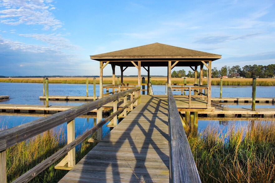 2204 Grove Point Rd, Savannah, GA à vendre - Photo du bâtiment - Image 1 de 6