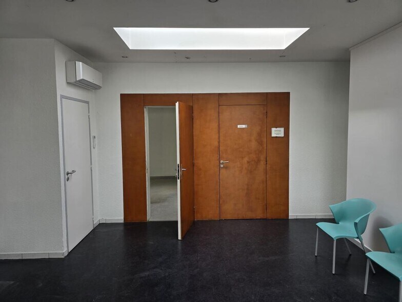 Office in Eysines for lease - Interior Photo - Image 2 of 5