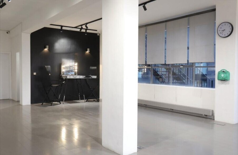 36-42 New Inn Yard, Londres à louer - Photo du bâtiment - Image 3 de 19