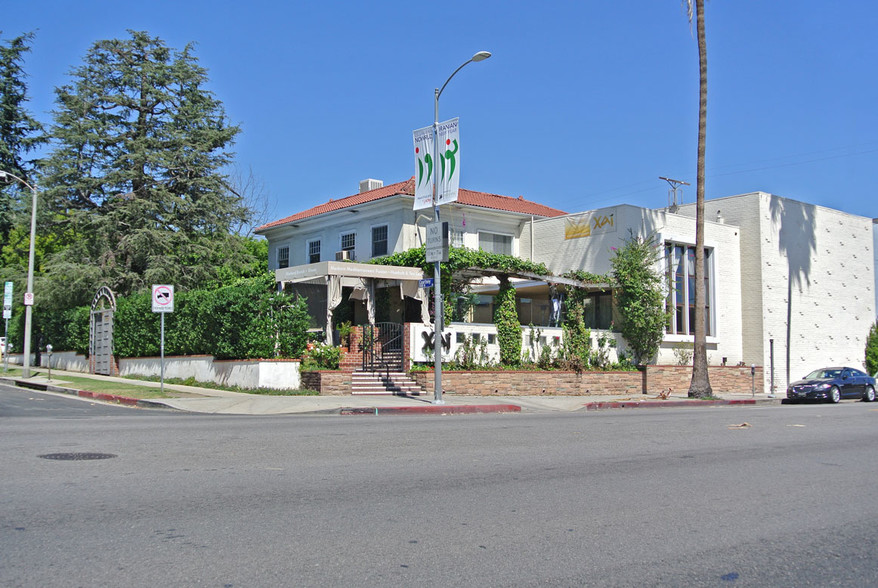 7677 W Sunset Blvd, Los Angeles, CA à vendre - Photo du bâtiment - Image 1 de 1