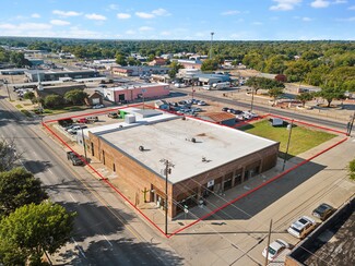 Plus de détails pour 302 S Caddo St, Cleburne, TX - Vente au détail à vendre