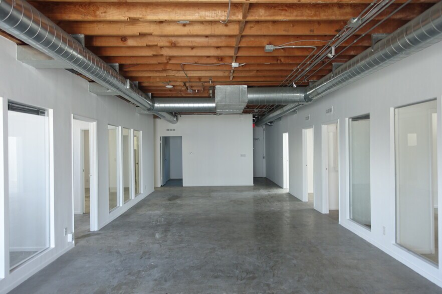 818 N La Brea Ave, Los Angeles, CA à vendre - Photo du bâtiment - Image 3 de 11