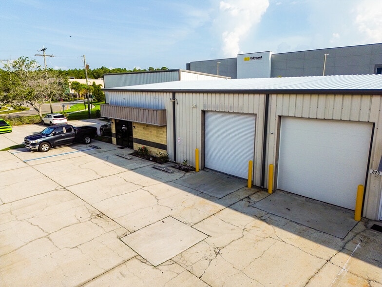 855 Dunbar Ave, Oldsmar, FL à louer - Photo du bâtiment - Image 3 de 16