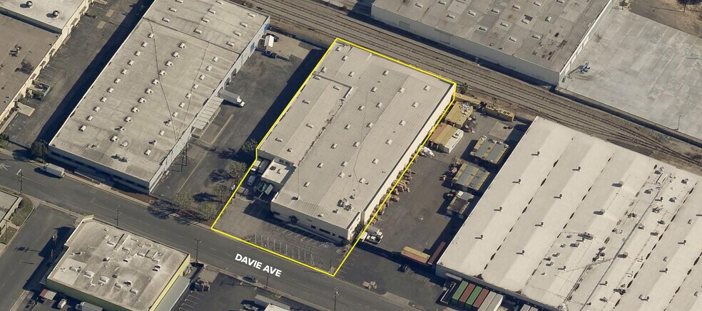2210 Davie Ave, Commerce, CA à louer - Photo du bâtiment - Image 2 de 4