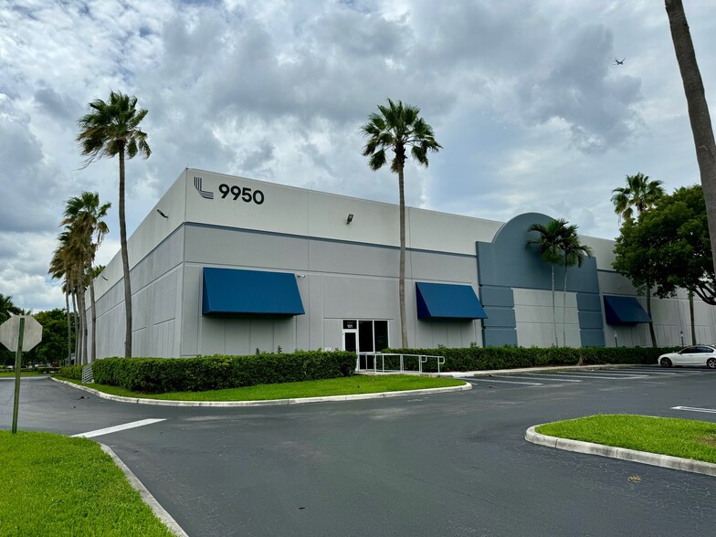 9950 NW 17th St, Miami, FL for lease - Building Photo - Image 1 of 5