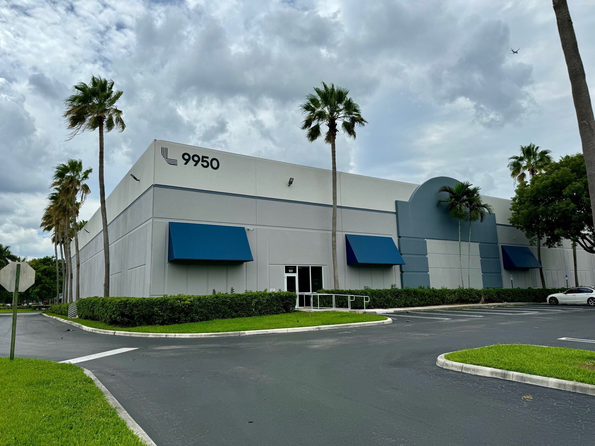 9950 NW 17th St, Miami, FL for lease Building Photo- Image 1 of 6