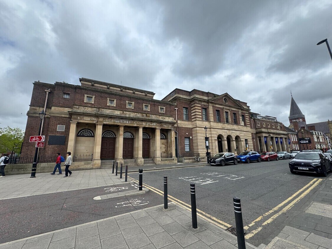 Newcastle City Baths and City Hall portefeuille de 2 propriétés à vendre sur LoopNet.ca Photo du bâtiment- Image 1 de 11