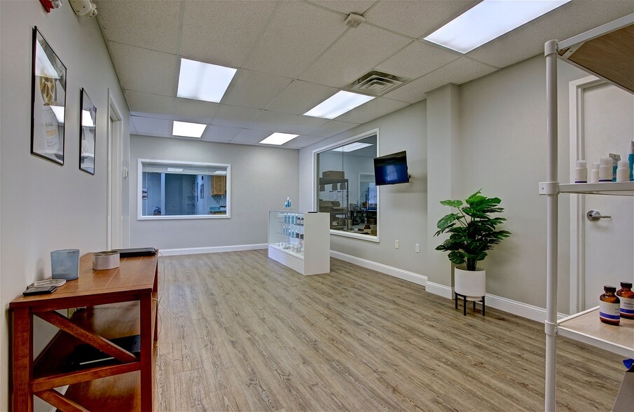 1502 Lear Industrial Pky, Avon, OH for lease - Building Photo - Image 3 of 9