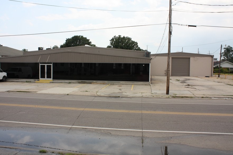 1120 Lafayette St, Gretna, LA for lease - Building Photo - Image 1 of 17