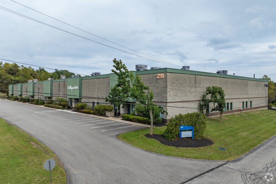 211 Overlook Dr, Sewickley, PA à louer - Photo principale - Image 1 de 4