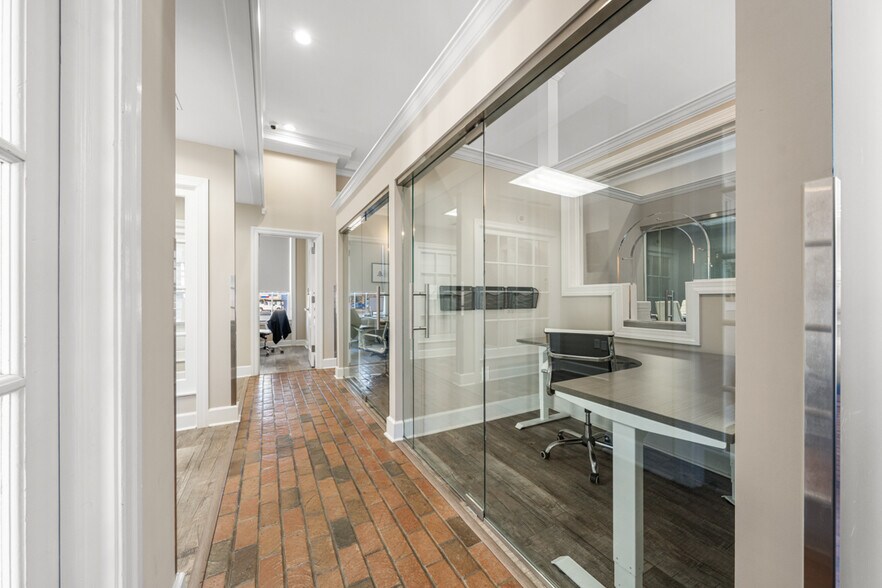 2121 Guess Rd, Durham, NC à vendre - Photo intérieure - Image 3 de 19