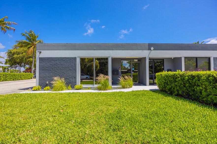 705 Bond Way, Delray Beach, FL à vendre - Photo du bâtiment - Image 1 de 20