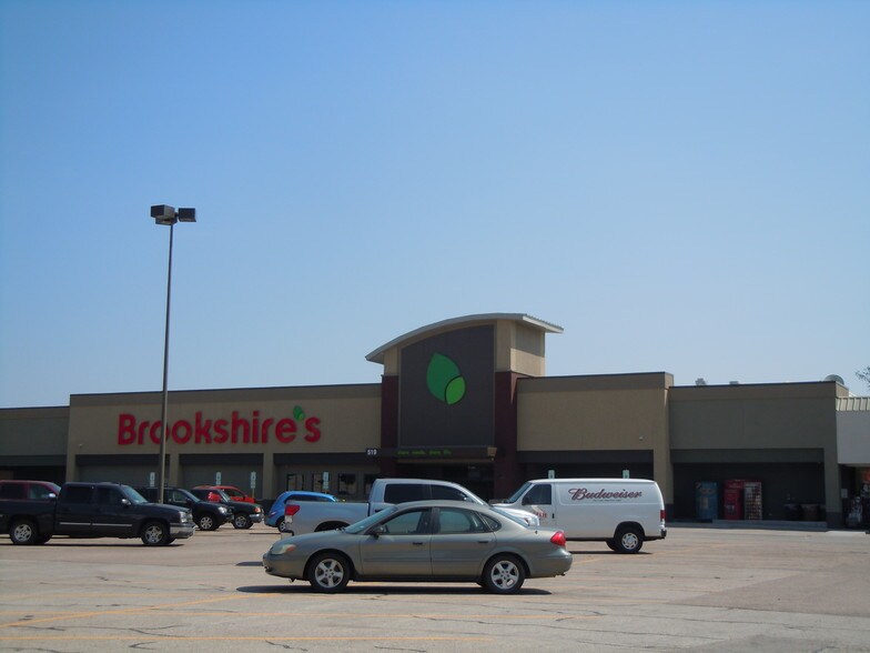 511-521 E Yeagua St, Groesbeck, TX à louer - Photo du bâtiment - Image 1 de 2