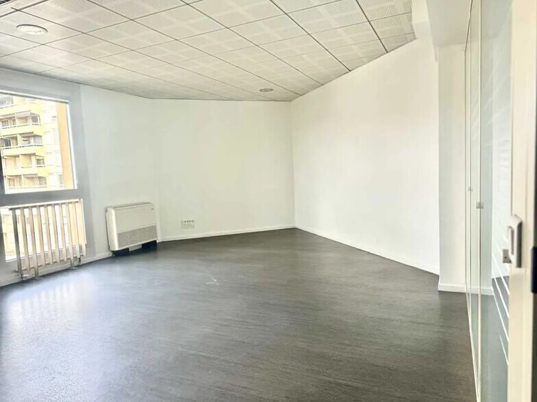 Office in Villeurbanne for lease - Interior Photo - Image 3 of 9