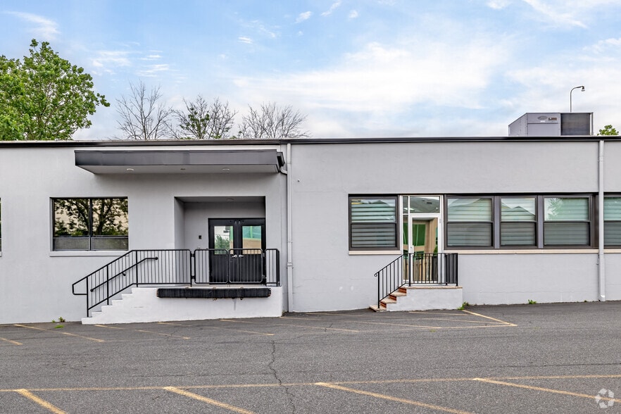 58 E Willow St, Millburn, NJ à vendre - Photo du bâtiment - Image 3 de 20