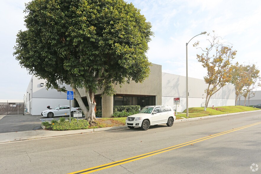 7391 Prince Dr, Huntington Beach, CA for lease - Primary Photo - Image 1 of 6