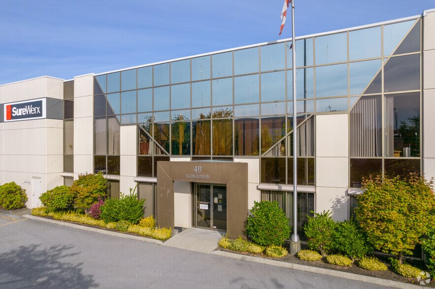 49 Schooner St, Coquitlam, BC à louer - Photo du bâtiment - Image 3 de 4