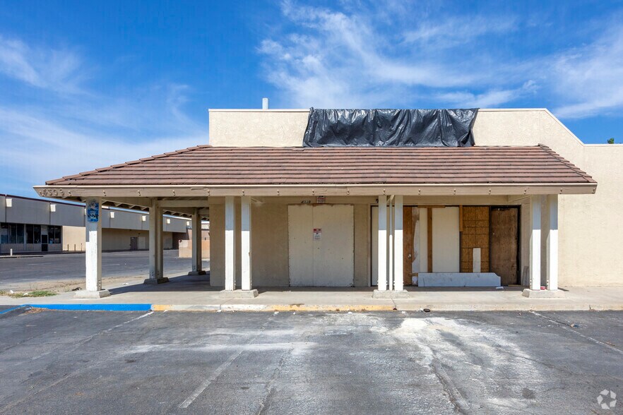 4309 N Cedar Ave, Fresno, CA à vendre - Photo du bâtiment - Image 2 de 14