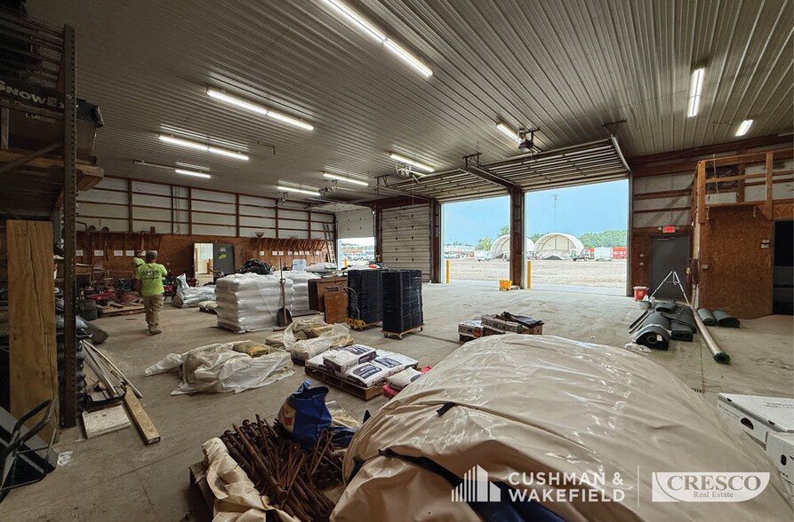 842 Abbe Rd, Sheffield Village, OH à louer - Photo du bâtiment - Image 3 de 11