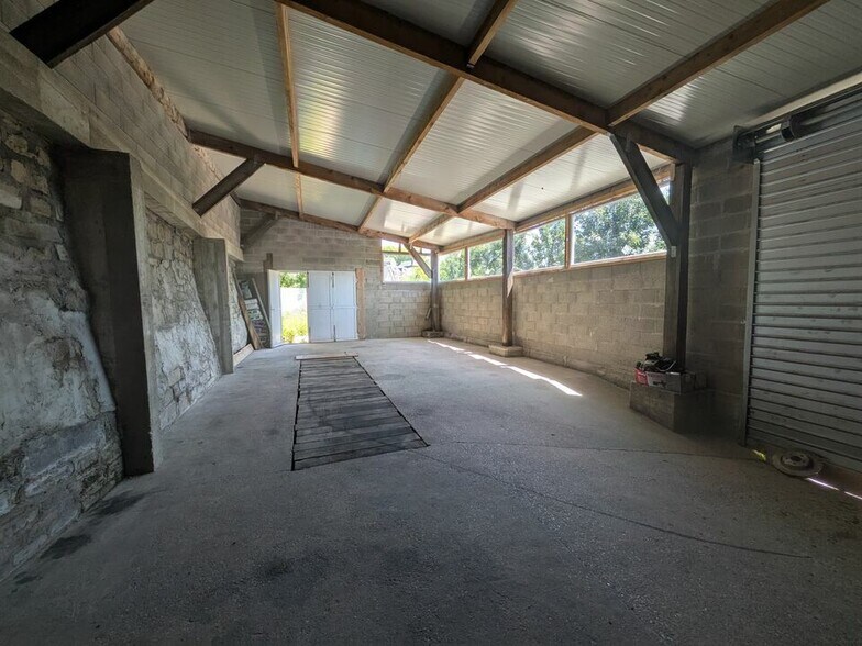 Flex in Mont-Saint-Aignan for sale - Building Photo - Image 1 of 3