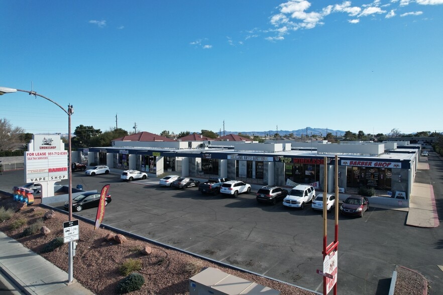 1555 E Flamingo Rd, Las Vegas, NV à louer - Photo du bâtiment - Image 3 de 13