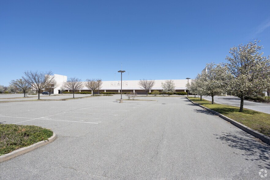 195 N Broadway, Hicksville, NY à louer - Photo du bâtiment - Image 3 de 9