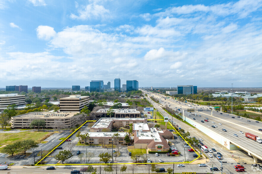 12401 Katy Fwy, Houston, TX à vendre - Photo du bâtiment - Image 1 de 1