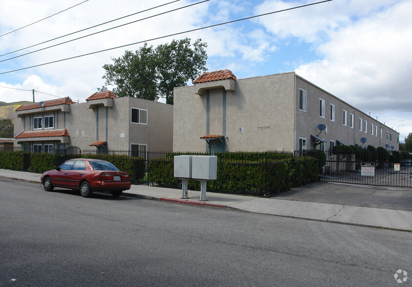 401-433 W Ramona St, Ventura, CA for sale - Primary Photo - Image 1 of 3