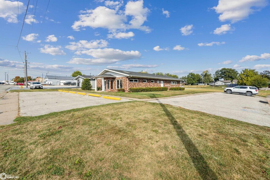 3031 Flint Hills Dr, Burlington, IA à vendre - Photo du bâtiment - Image 3 de 26
