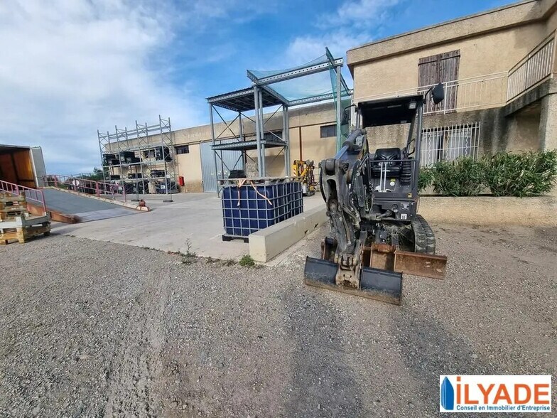 Rue De La Glacière, Vitrolles à louer - Photo du bâtiment - Image 2 de 8