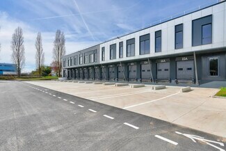 Plus de détails pour 10 Avenue Des Frères Lumière, Trappes - Industriel à louer