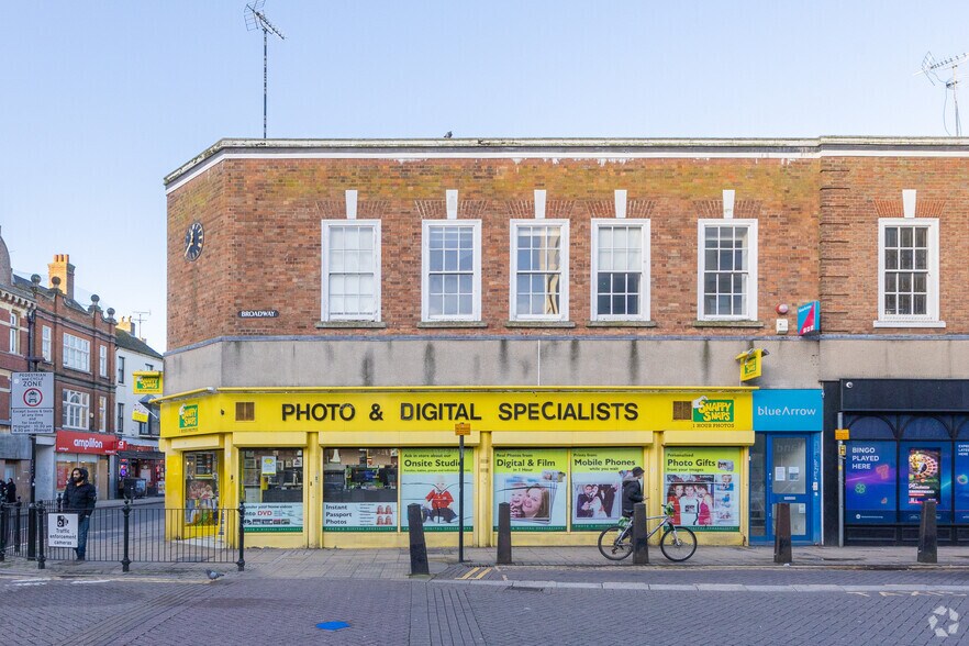2 Broadway, Peterborough à louer - Photo du bâtiment - Image 2 de 2