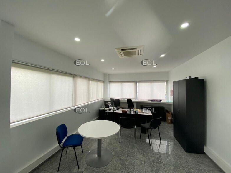Flex in Combs-la-Ville for lease - Interior Photo - Image 3 of 13