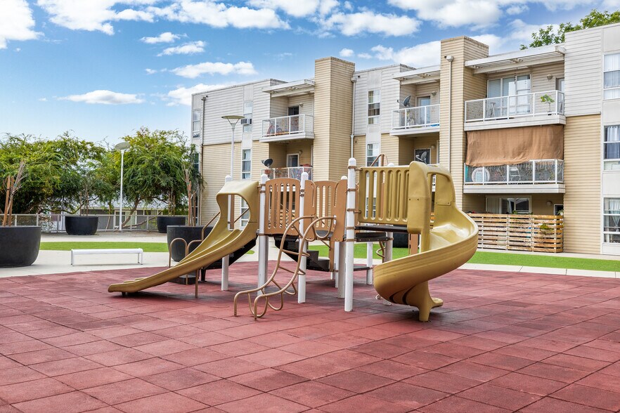 1730 Bay Rd, Palo Alto, CA à vendre - Photo du bâtiment - Image 3 de 21