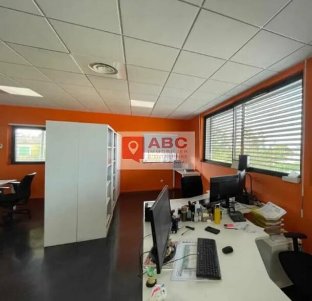 Office in Montpellier for lease - Building Photo - Image 3 of 9