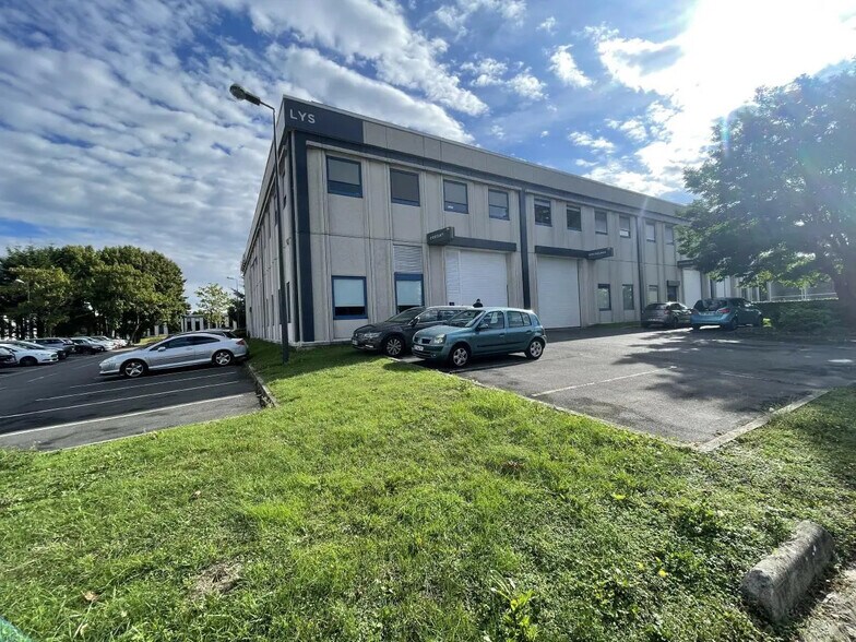 Flex dans Villebon-sur-Yvette à louer - Photo du bâtiment - Image 3 de 12