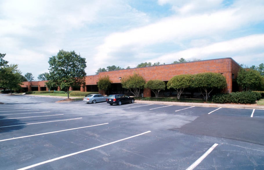 3100 Medlock Bridge Rd, Peachtree Corners, GA for lease - Building Photo - Image 2 of 4