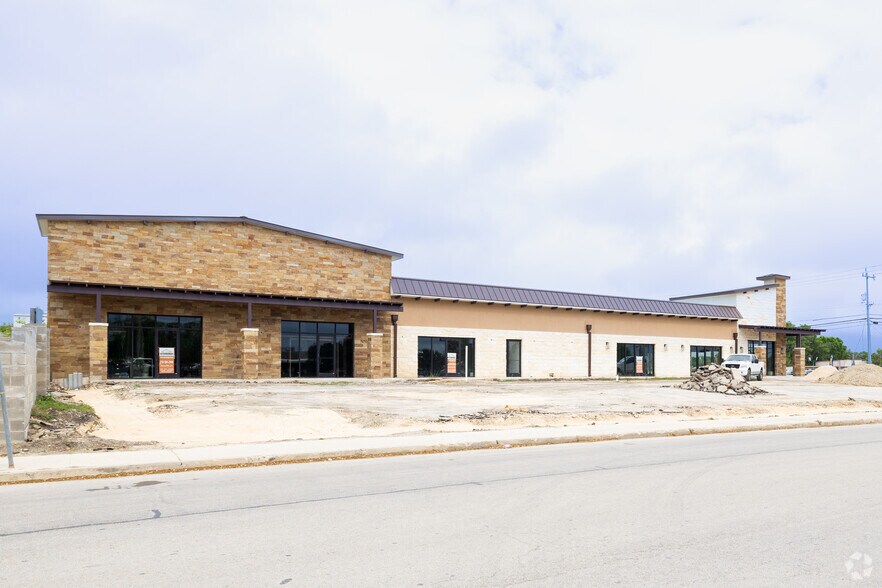 2405 Pat Booker Rd, Universal City, TX à louer - Photo du bâtiment - Image 3 de 5