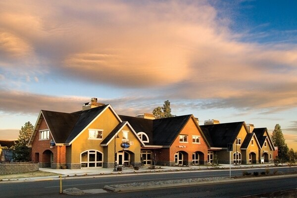 628 NW York Dr, Bend, OR for lease - Primary Photo - Image 2 of 3