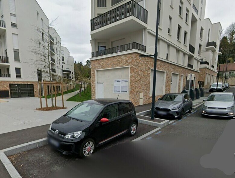 Retail in Poissy for lease - Building Photo - Image 1 of 1