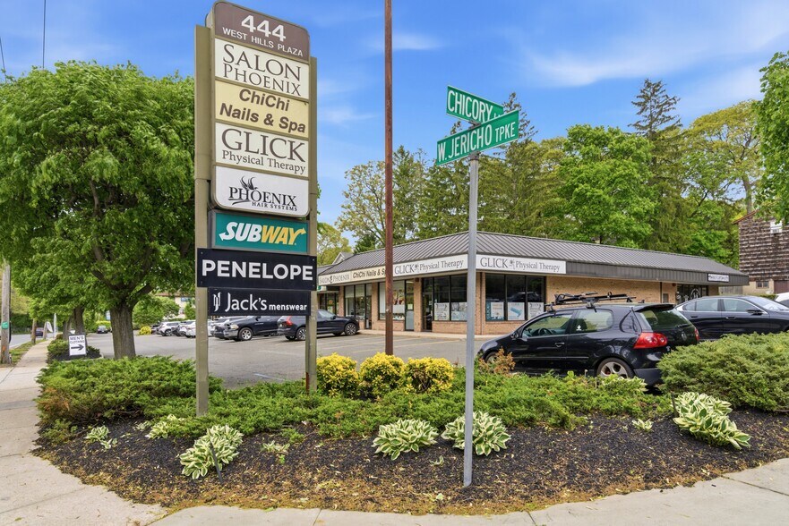 444 W Jericho Tpke, Huntington, NY à vendre - Photo du bâtiment - Image 3 de 14