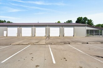 141 Corporate Dr, Clarksville, TN for lease Building Photo- Image 2 of 42
