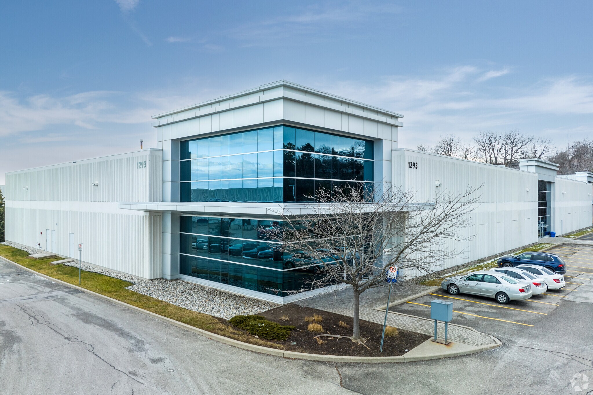 1293 N Service Rd E, Oakville, ON à vendre Photo du bâtiment- Image 1 de 1
