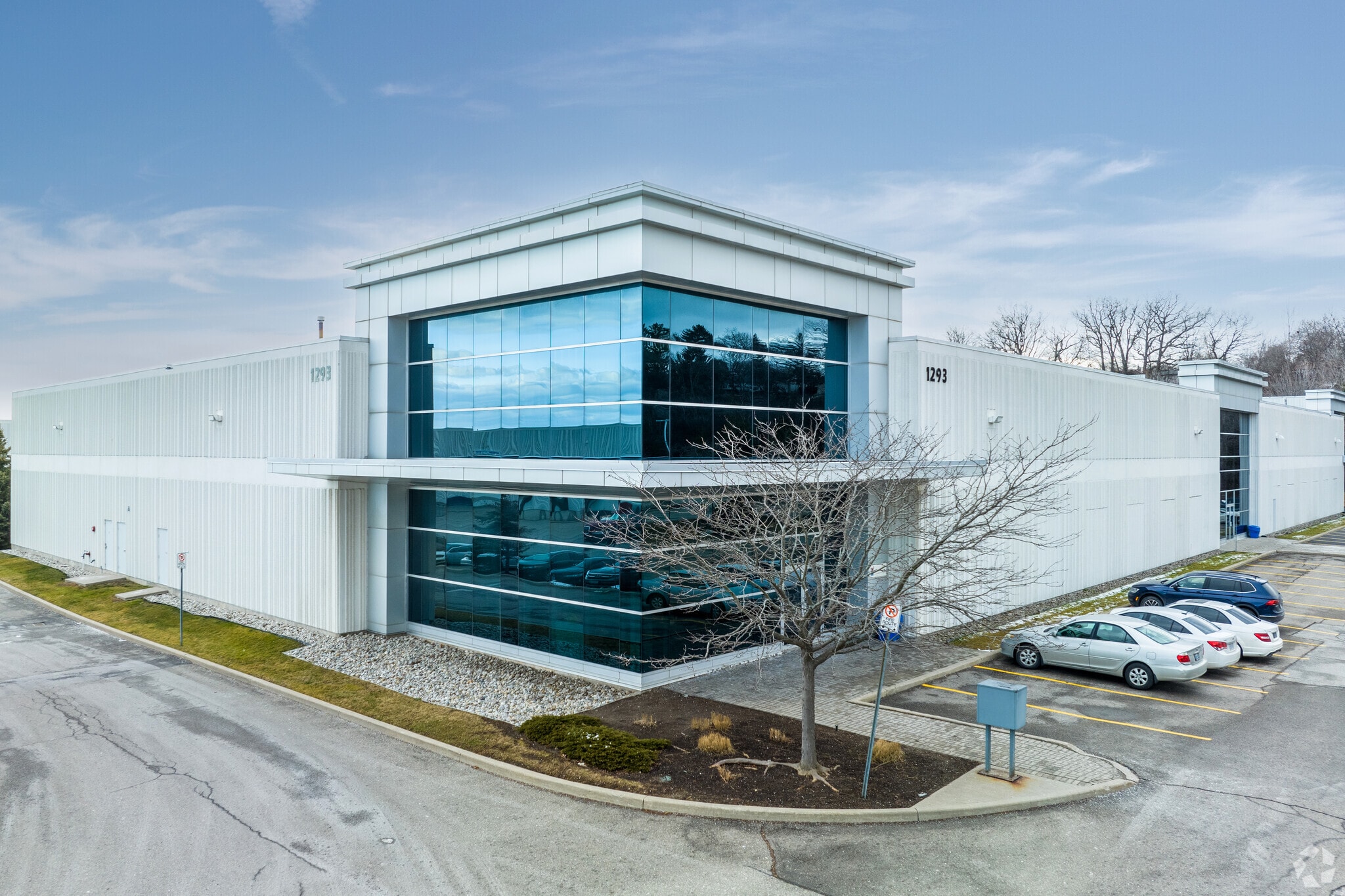 1293 N Service Rd E, Oakville, ON for lease Primary Photo- Image 1 of 5