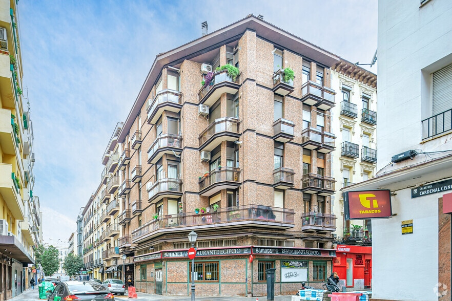 Retail in Madrid, Madrid for lease - Building Photo - Image 2 of 2